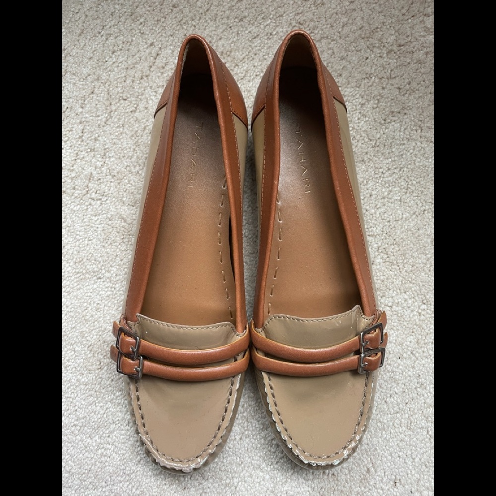 Tahari *NEW* tan and brown flats. Size 9